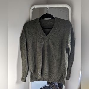 Madewell V Neck army green Sweater